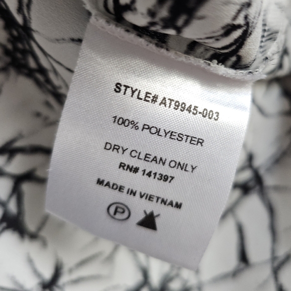 ASTR Black and White Pattern Button-Up Blouse, S - Picture 9 of 9
